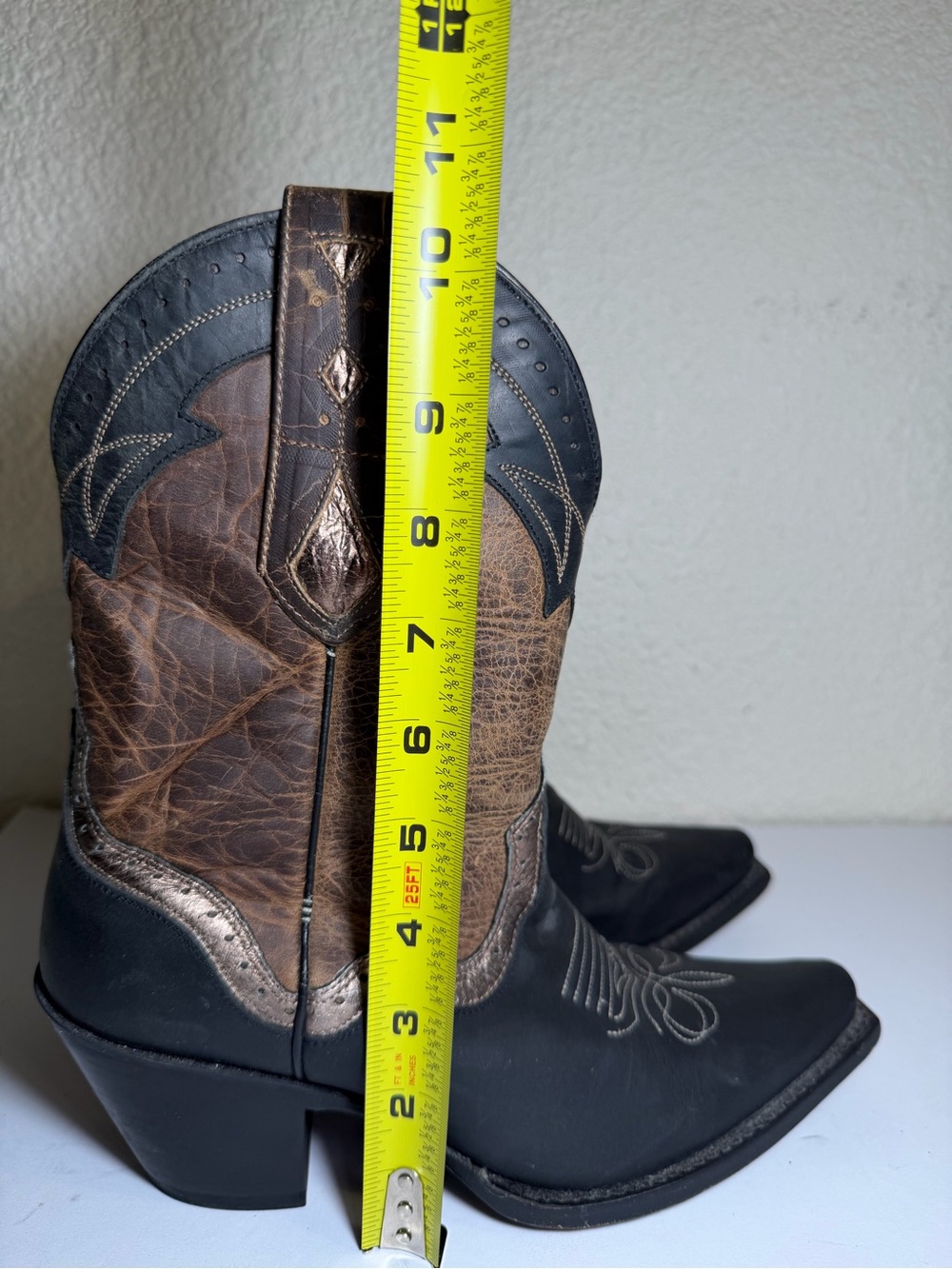 Women's Black and Brown Western Cowgirl Boots - Picture 8 of 11